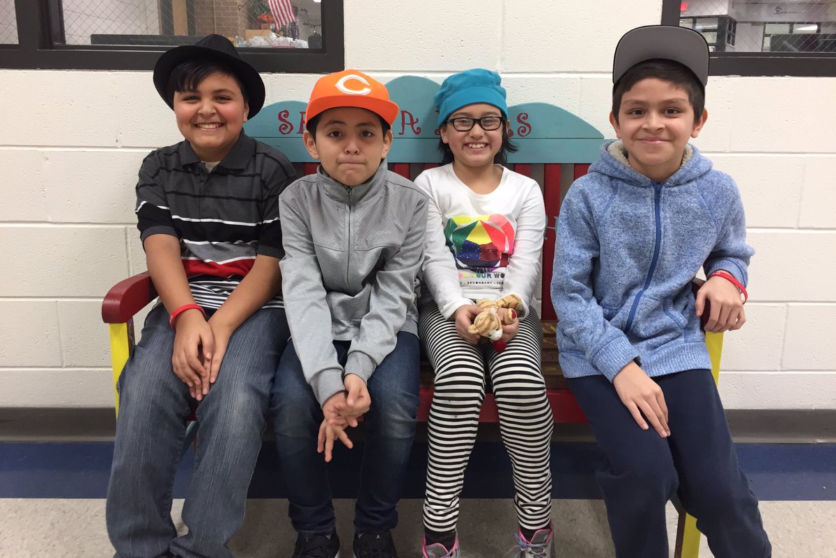 SizemoreGreen's tweet photo. Serena Hills Superstars! #hatday @SerenaHills_161 https://t.co/3pyp2JVDAM