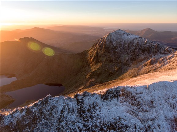 "It isn't just inexperienced people who need rescuing" ow.ly/llbE308nGT3 Simon Verspeak of <a href="/LlanberisMRT/">TAM Llanberis MRT</a> describes Snowdon in #winter