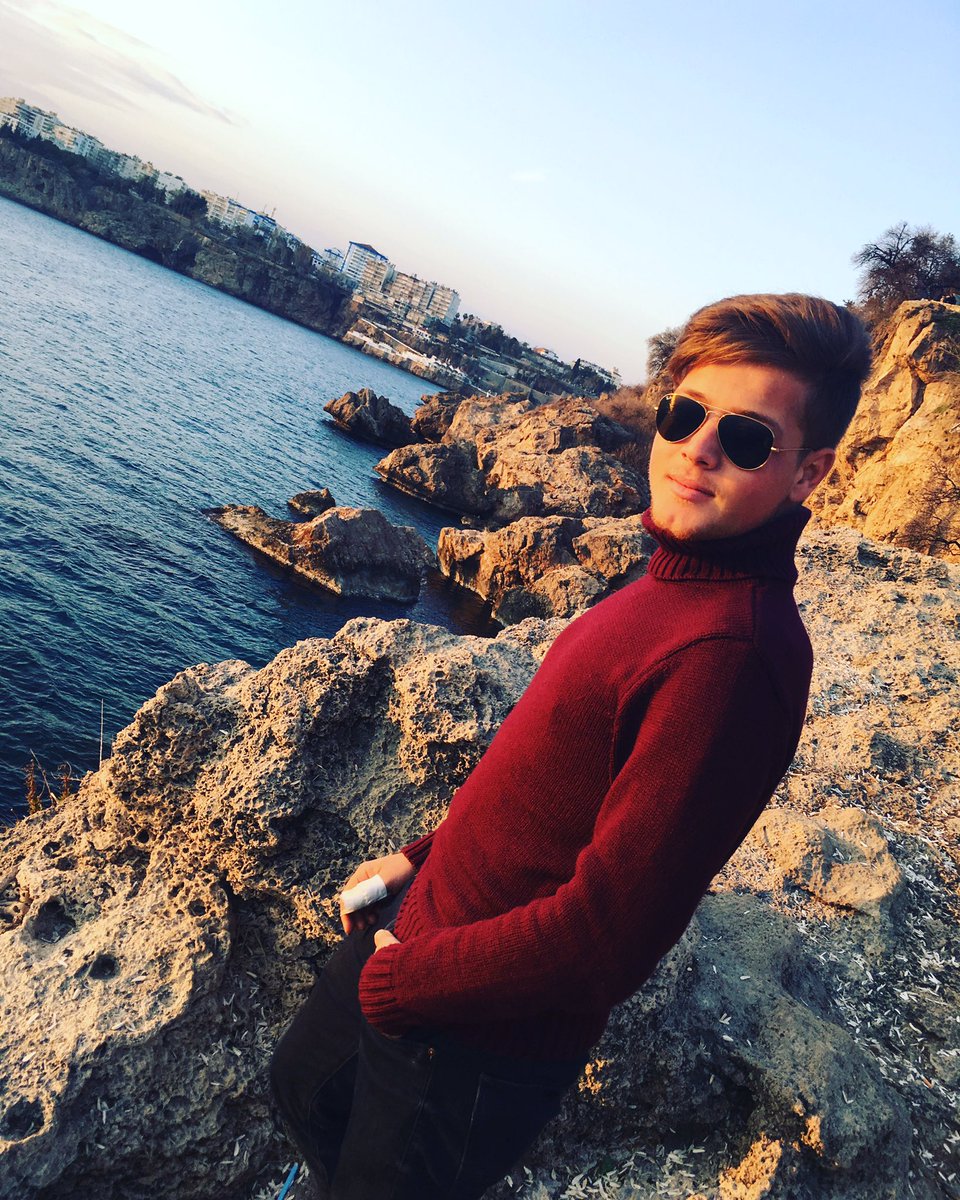 Aşık olunacak çok insan varda aşık kalınacak olanı zor bulunuyor..