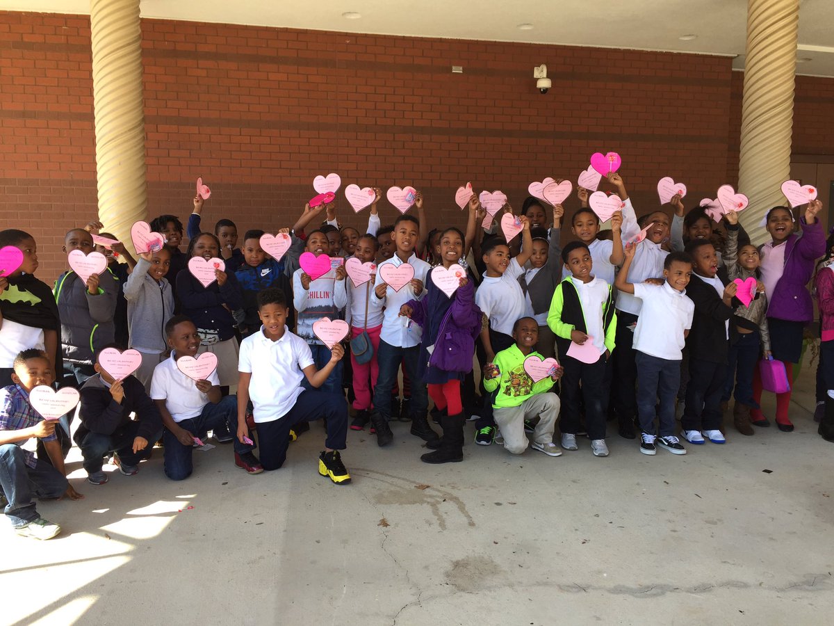 CasandraAaronPL's tweet photo. The kids want to say thank you to our Wonderful, loving and caring principal @collier_brown and @dunbar_elem #lovegrams https://t.co/YXilELLEL1