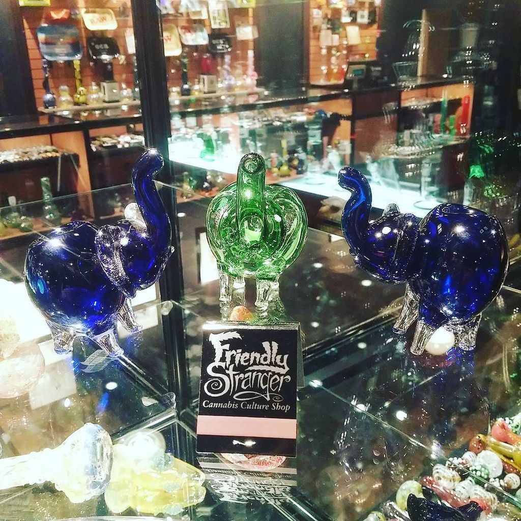 friendlystrnger's tweet photo. Look who's back! The elephant, nature's pipe shaped animal #elephantpipe #animalpipes #fri⦠https://t.co/U8RO52p3al https://t.co/zvJ54X0yFU