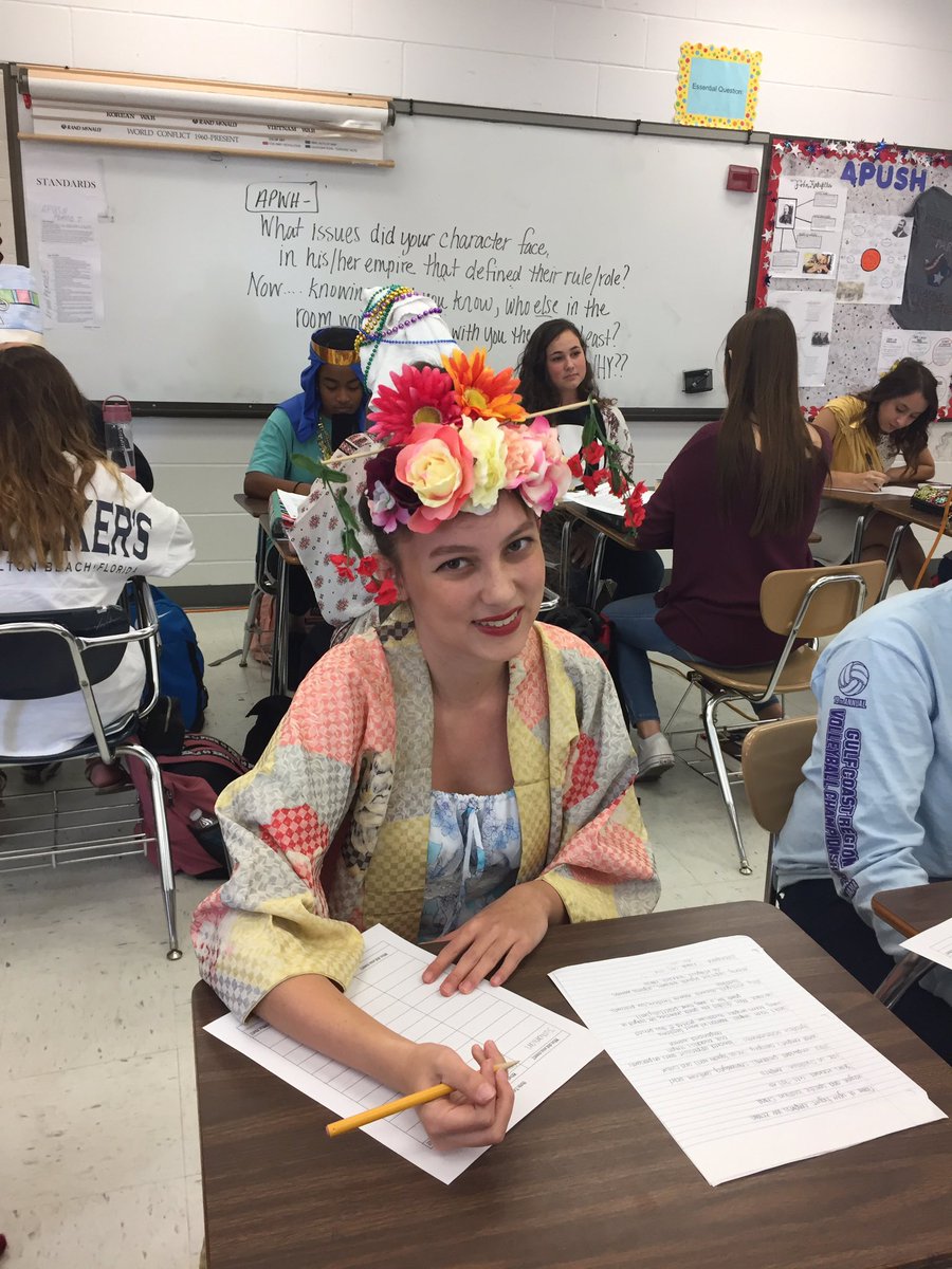 APWHWITHNI's tweet photo. Aristotle. Roxolana. Empress Wu X2!! https://t.co/r6CCDyWkA9