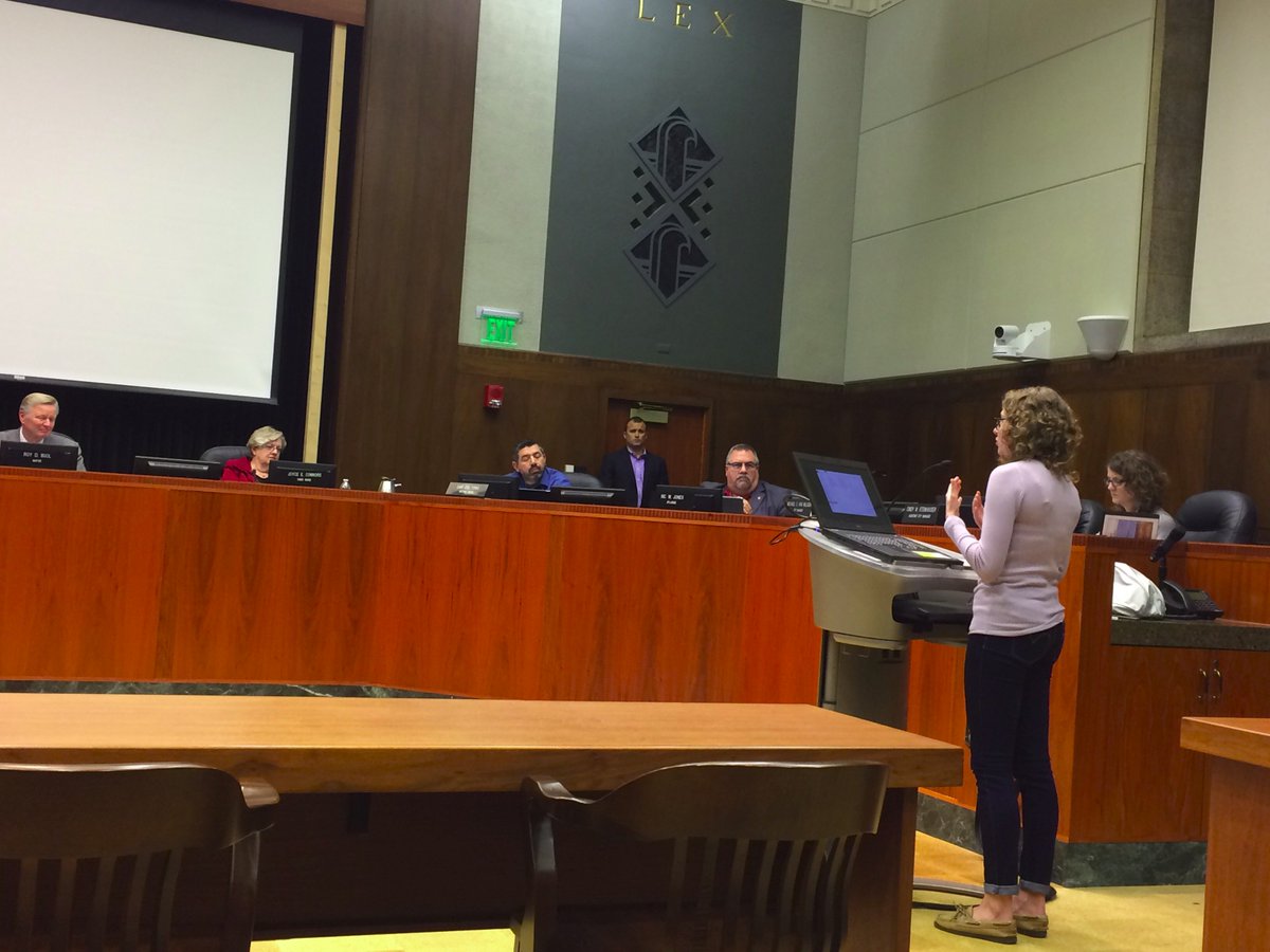 LCStudentUnion's tweet photo. Loras Student Body President spoke at the City Council meeting last night backing a proposal to extend the Nightrider to run on weeknights. https://t.co/rirDaj39JX