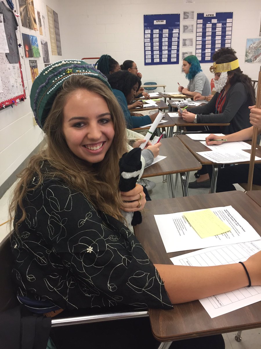 APWHWITHNI's tweet photo. Roxolana(she was popular). Mary Tudor. Gandhi. Mansa Musa makin it rain!! 💰 https://t.co/ZoUfQsrur2