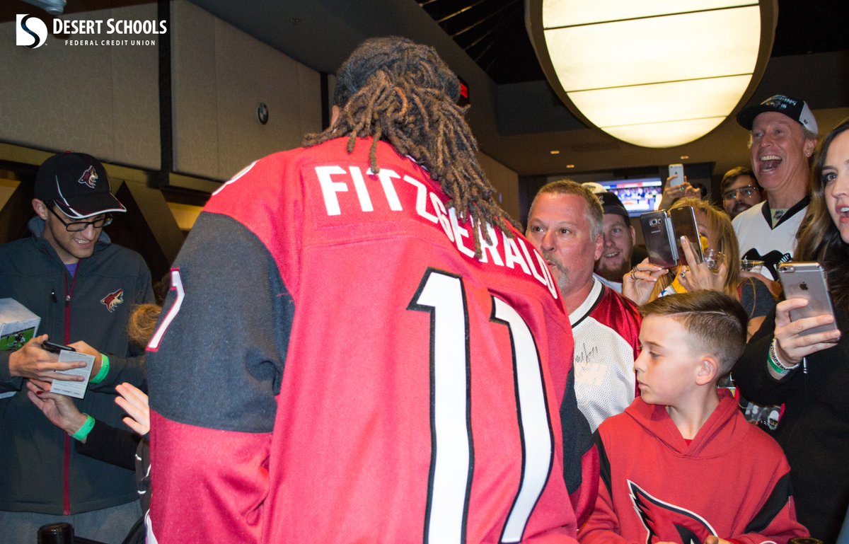 When you go to a hockey game and end up with a @LarryFitzgerald signature. #FitzFridays | #AllAZ https://t.co/sRqtL7uo3v