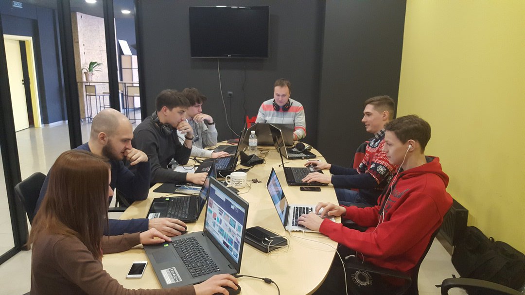 WebDesignSun's tweet image. Good day &amp;amp; greate Job! Our smart guys at work)
#WebDesignSun #coworking #webdev #webdesign #remote