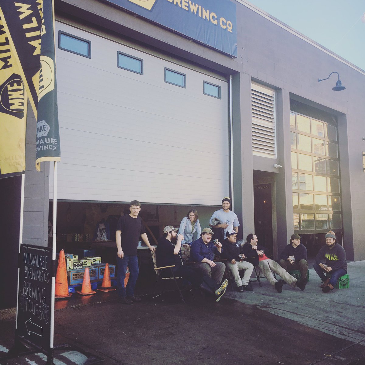 MKEbrewco's tweet photo. When it's 44 degrees in February, we sit outside like it's summer. #mke https://t.co/IrRElxgXEQ