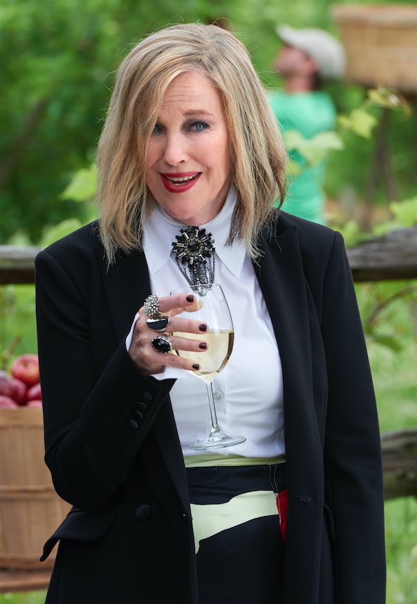 Schitt's Creek (Pop) on Twitter "Pour yourself a glass and watch Moira