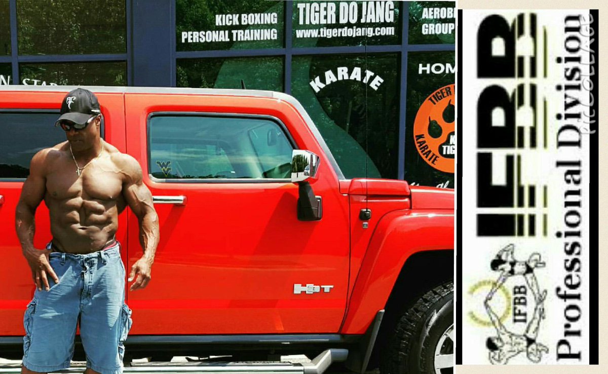 SkipRobinson1's tweet photo. Happy Flex Friday! #IFBBpro #alphas #alphagrind #welcometothetopofthefoodchain https://t.co/4vgzctKHCj https://t.co/52bhvpjRwy