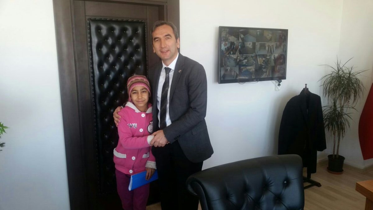 eruh_kaymakam's tweet photo. Eruh ��zel Rehabilitasyon Merkezi öğrencileri ve öğretmenleri Kaymakam DAYANÇ'ı makamında ziyaret etti...#eruh https://t.co/TyQsA7zgqI