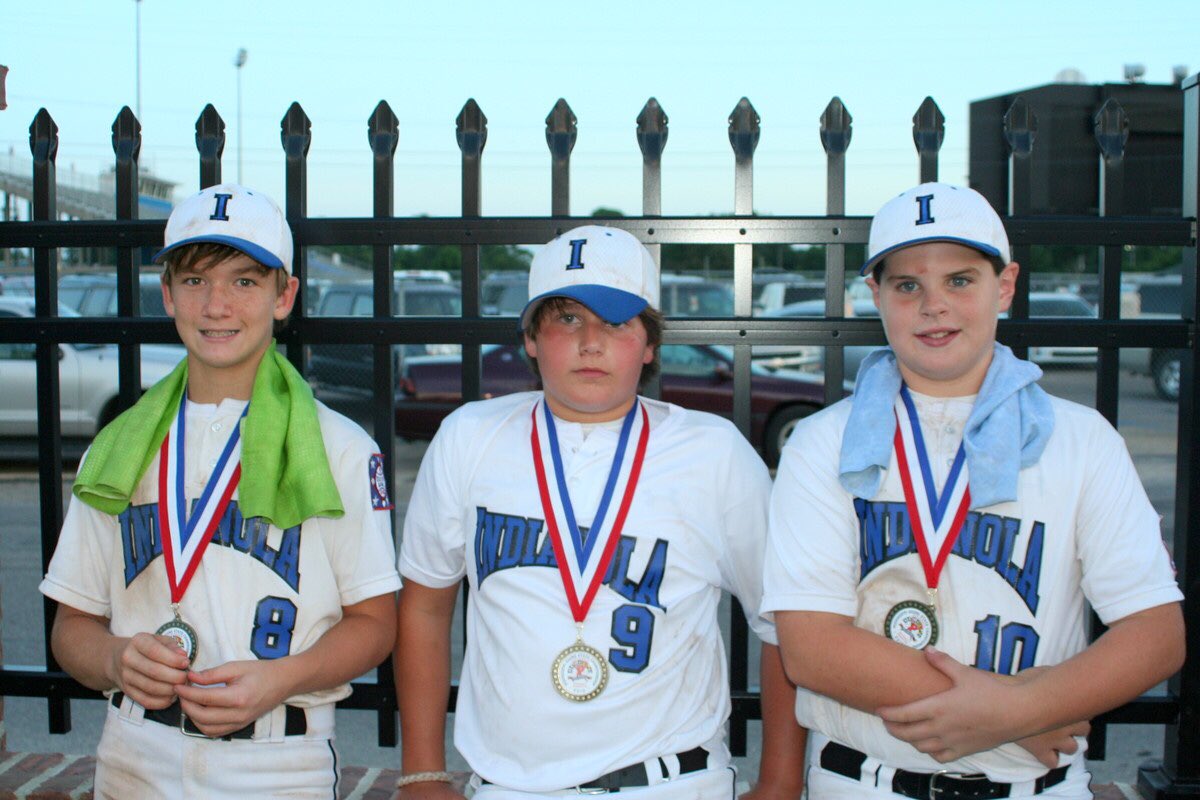 These 3 <a href="/iacolonelsports/">IA Colonel Sports</a> baseball Srs @BenVanCleve <a href="/MitchellPitts23/">Mitchell Pitts 🌙</a> <a href="/ShermanTimbs_/">Sherman Timbs</a>  have been playing together since Tball. Finish strong!