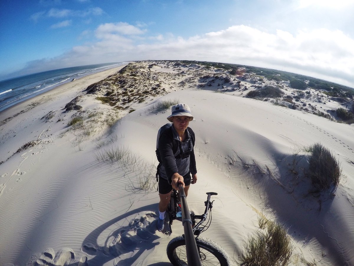 dewet28's tweet photo. Surround yourself in the middle of two worlds and you'll know the complete meaning of being lost. #GoPro #goworks https://t.co/7mYdyQMcNe