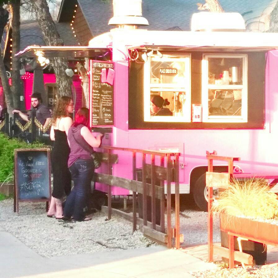 LoveLittleLucys's tweet photo. 🚛💞🍩pen weekends on #RaineyStreet 12pm~2am 🌛 @HalfStepBar customers pay only #HalfPrice 🏡🍸🍩#AustinFoodTrucks + #CraftCoctails = #YouEarnedIt https://t.co/HGLWI0H44X