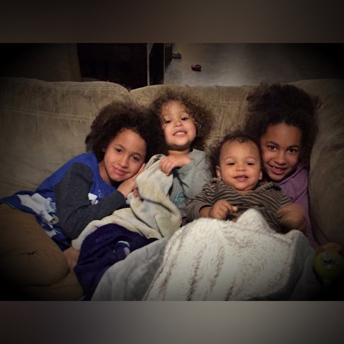 EliteCoach16's tweet photo. • FRIDAY NIGHT •
Where else would I rather be?
👧🏽👦🏽👧🏽👶🏽
#FridayNight #FamilyTime #FourBabies #SquadGoals #MyTribe #Fatherhood #Parenthood https://t.co/F9T4a7ssIe