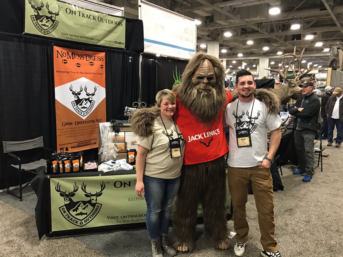 OnTrackOutdoors's tweet photo. Sasquatch out supporting the On Track Outdoors booth! #expo #booth602 https://t.co/3WJq5C4KGY