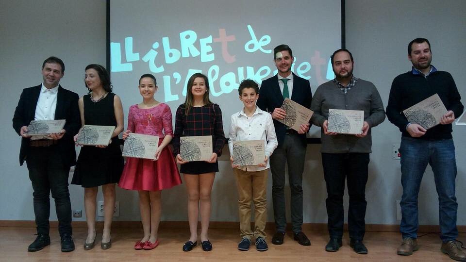 josemaprieto's tweet image. A les presentacions dels llibrets de @FallaAlquerieta i @CPasseig. 📔 Nit de llibrets a les #FallesGND2017. Memòria eterna.