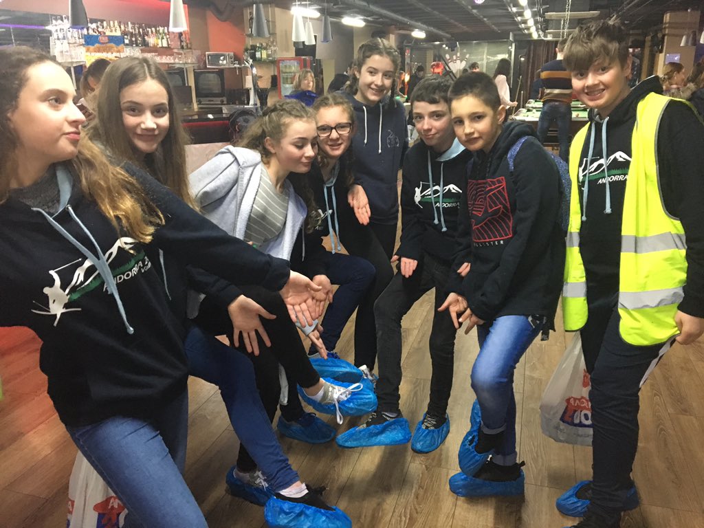 kingdownskitrip's tweet photo. Just got back from bowling with some questionable footwear! Jack was a superstar wearing his vest ALL day #plasticfantastic #UVfun https://t.co/nmowxQKhnQ