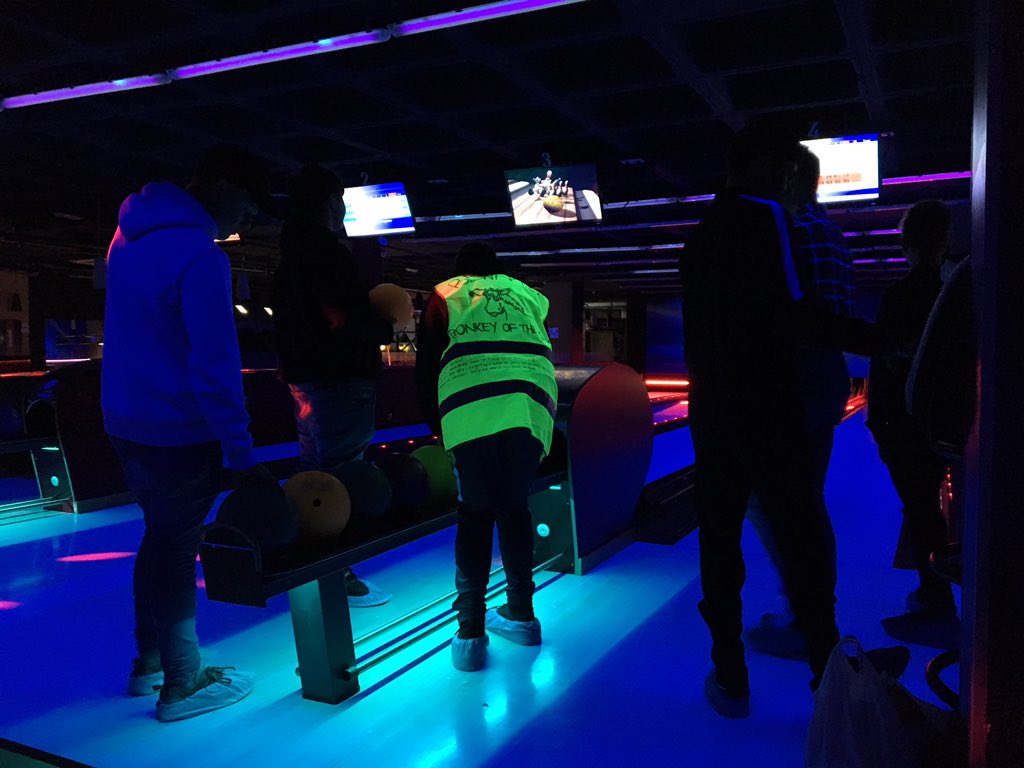kingdownskitrip's tweet photo. Just got back from bowling with some questionable footwear! Jack was a superstar wearing his vest ALL day #plasticfantastic #UVfun https://t.co/nmowxQKhnQ