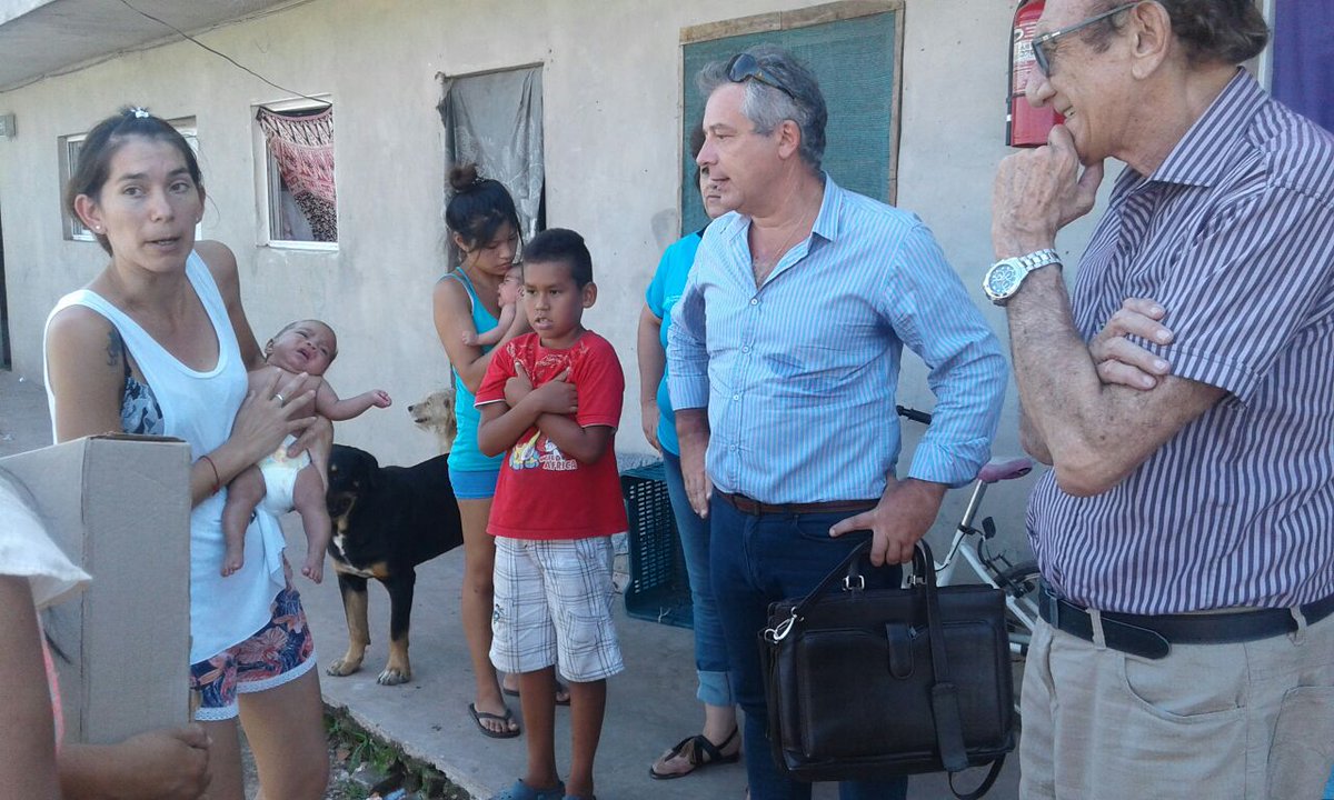 Luchessialfredo's tweet photo. Programa Al fin en casa. Entregamos las cunitas para Nahiara y Damaris quienes nacieron prematuras y están creciendo muy bien. https://t.co/ppCH6HmzP7
