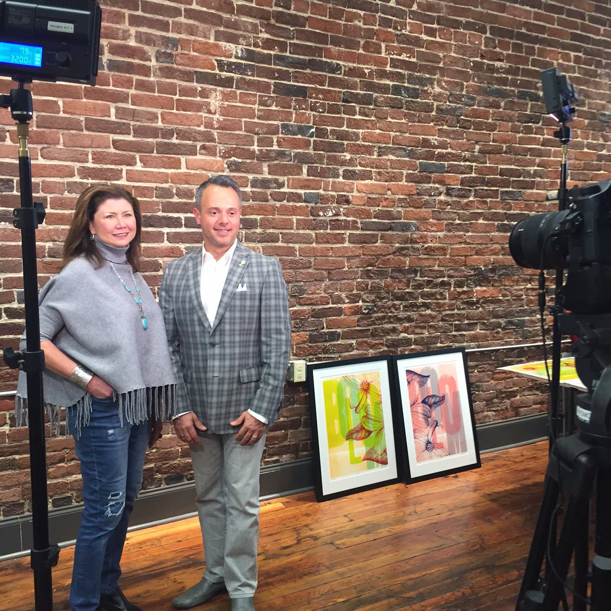 dogwoodarts's tweet photo. 2017 Dogwood Arts Co-Chairs Dino Cartwright &amp; Jennifer Holder are ready for their close-ups! #knoxrocks #art #culture #naturalbeauty https://t.co/RYOg17v2j0