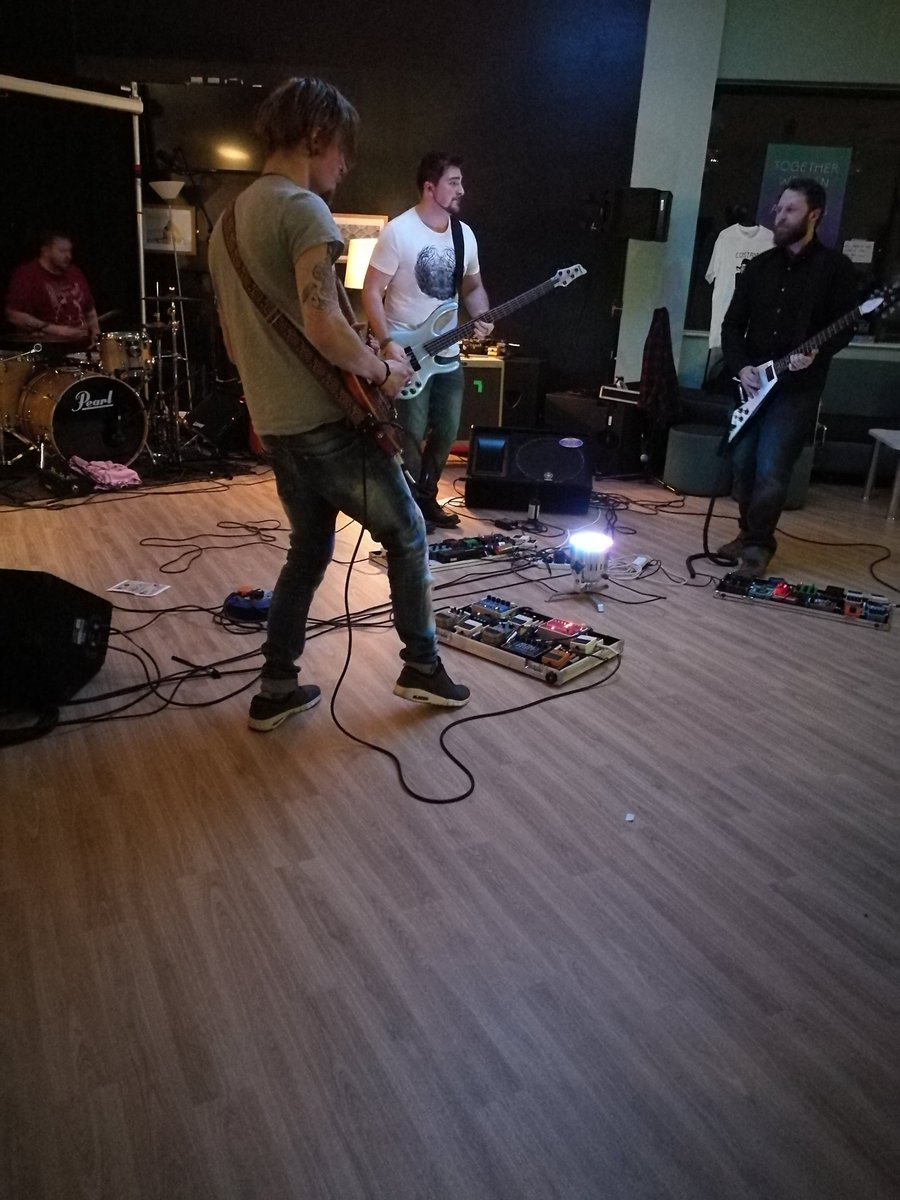 Dani Sjärnevikka (@radiohoaxx) on Twitter photo .<a href="/ConstantWaves/">Constant Waves</a> may have been a bit too intense for some of the crowd <a href="/USWSU/">USW Students' Union</a> ... Or maybe it was the talk of puking on each other .<a href="/ConstantWaves/">Constant Waves</a> may have been a bit too intense for some of the crowd <a href="/USWSU/">USW Students' Union</a> ... Or maybe it was the talk of puking on each other