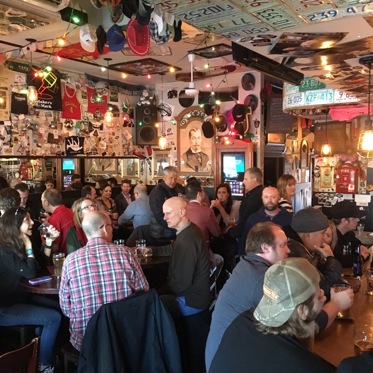 Leopoldstavern's tweet photo. Standing room only at #leosalbert already! Must be 5 o clock somewhere... #cheerstothefreakinweekend #seeyouatleos https://t.co/1TGfwmXYev