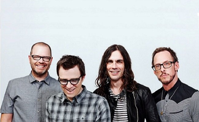 RNRSquad's tweet image. 10. Weezer vs The White Stripes.