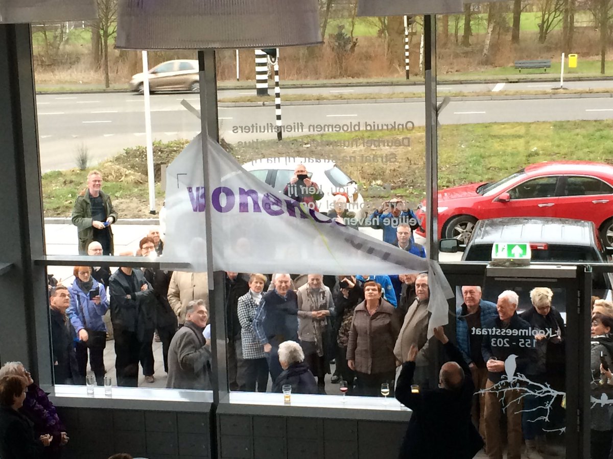 Naast @wonenCentraal en @BAMWonen wenst ook wethouder Van As de bewoners veel woonplezier in De Nachtegaal.