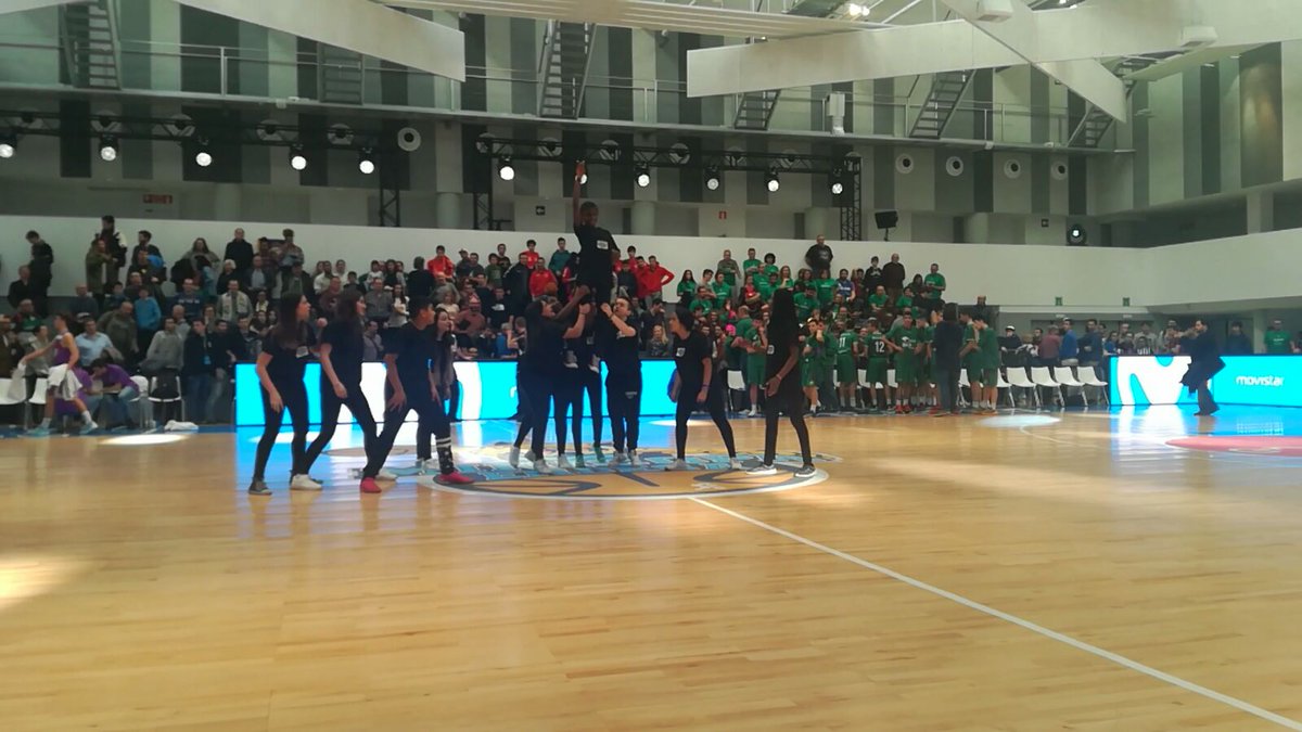 goian_gasteiz's tweet photo. Hoy en la #ACBcopa el grupazo de auzodance dándolo todo! https://t.co/v4DJuCiZ9Y