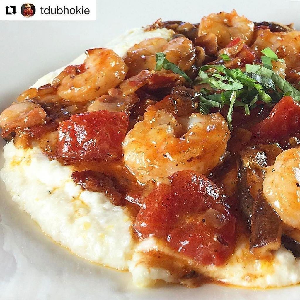 winstonsgrille's tweet photo. How about a lil' shrimp & grits? #HouseFavorite ๐ธ@tdubhokie https://t.co/ueVbu1V3pD https://t.co/HBr1VixOFM
