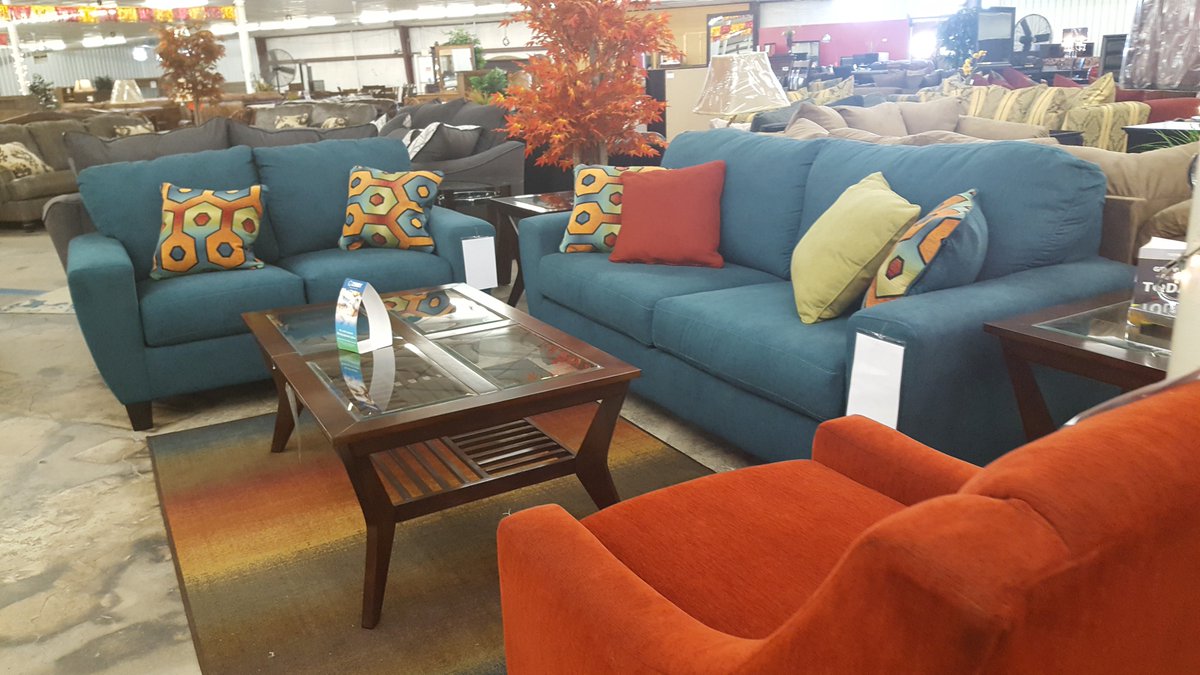 theedgesa's tweet photo. Looking for leather or upholstery...find it @theedgesa...#NOCREDITCHECKFINANCING ! #sanantonio #schertz #furniture #leather #upholstery https://t.co/Qy92v1ysI2