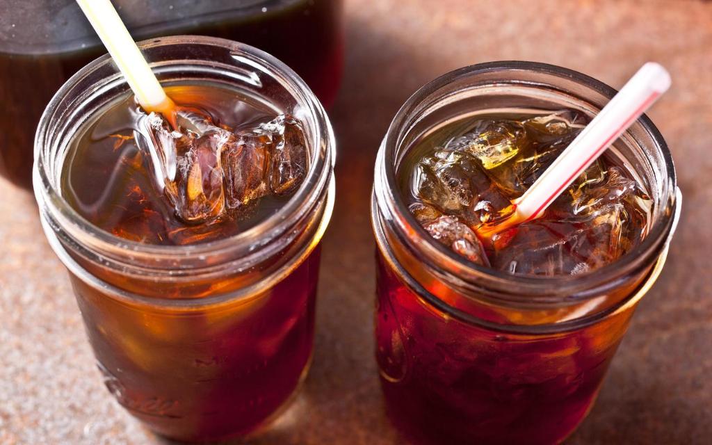 CHOW's tweet photo. What's better than iced coffee? Boozy iced coffee. #weekendbrunchgoals https://t.co/BosczCmZGj https://t.co/UqdrBeTEvG