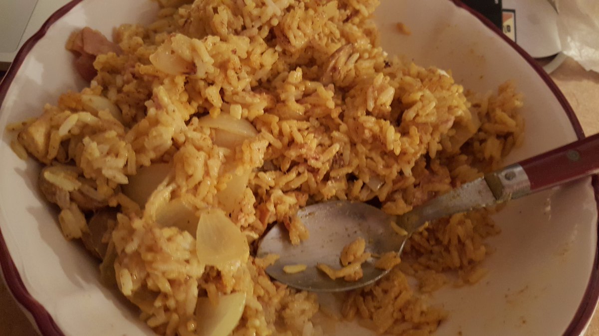 Beaucoup de grands plats sont nés d'une erreur.
Je viens de me chier...
Et le riz à la cannelle n'en fait pas partie