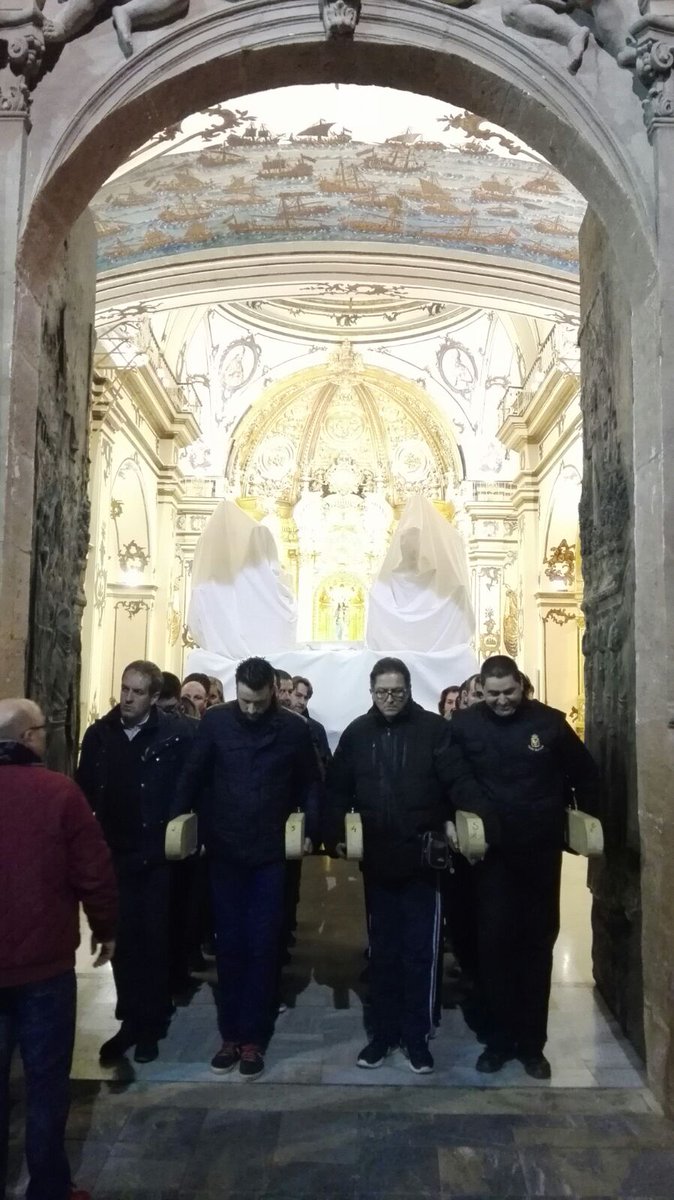 PasoBlanco_3's tweet photo. Ensayo de @COST_AMARGURA desde la #CapilladelRosario Quedan 56 días para la salida de Nuestra Virgen #SomosBlancos https://t.co/8WlTYkhAZc
