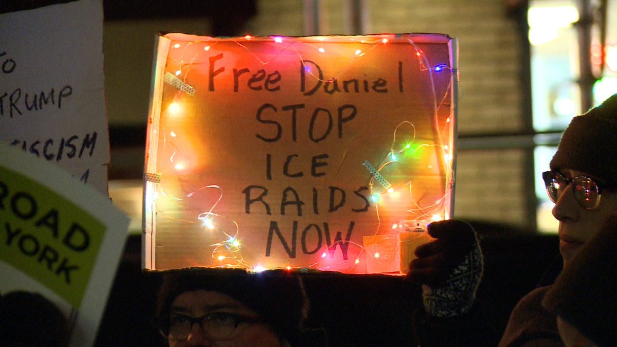 Protesters Call for Release of DACA Recipient Daniel Ramirez Medina owl.li/uPWL3096xyo https://t.co/h4aphHAeGP