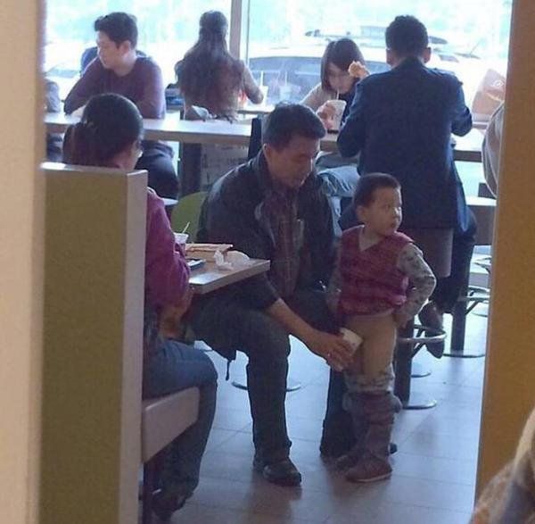 CauseWereGuys's tweet photo. Father of the year https://t.co/yhVUmWRZ5p