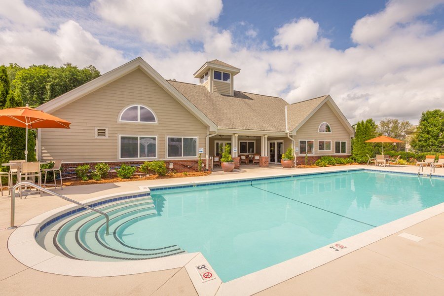 Hawthorne_Peak's tweet image. Counting down the days till we can jump back in! #SparklingPool #Summer #hurryup