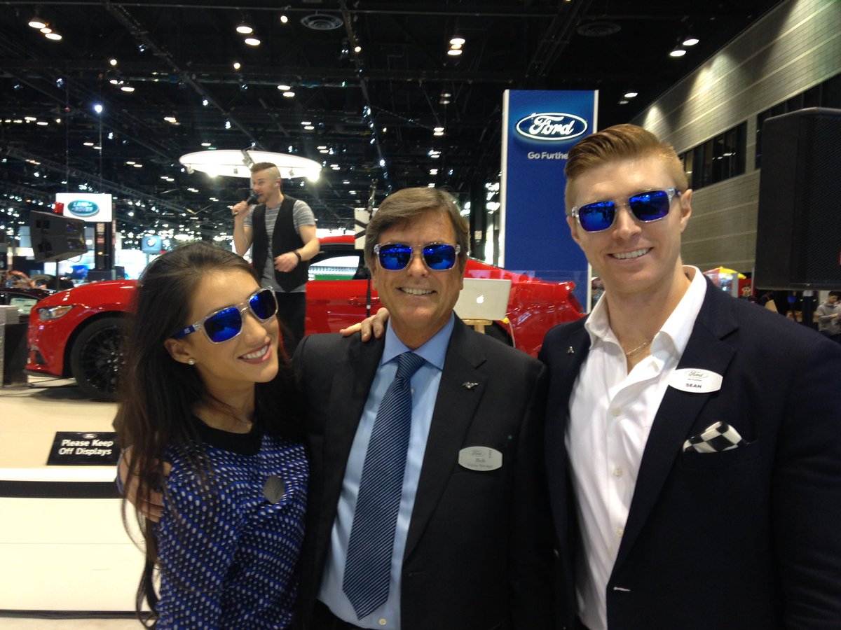 Ford_StephanieW's tweet photo. Having a Concert @FordAutoShows @ChiAutoShow #MichaelLynch from #TheVoice #GoFurther #CAS17 #freegifts https://t.co/iZlhaKuy1Q