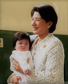 るおゆう Ar Twitter 02年5月9日 那須塩原駅へ向かう 赤ちゃんのころの愛子さま 雅子様の素敵な写真 愛子様の素敵な写真 皇太子ご一家の素敵な写真 皇族方の素敵な写真