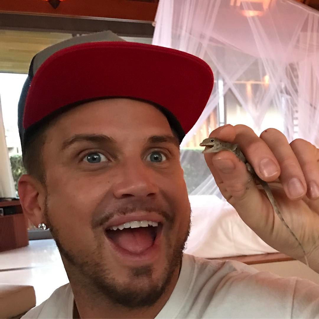 themarcjacobs's tweet photo. Our new friend...Frederick! #happylizard #happyboyfriend #happyme @chardefrancesco https://t.co/04sBL7YStx
