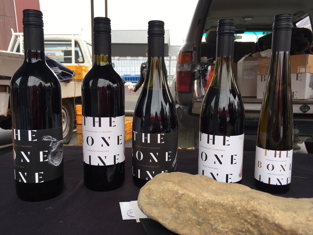 Carlastheorie's tweet photo. Great start to Saturday shopping: #TheBoneLine at #LytteltonFarmersMarket. Loved the Riverbone Sav and the Waimanu Pinot. https://t.co/eVWzbxIYhc