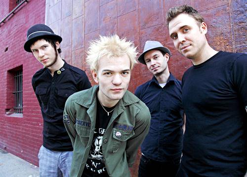 RNRSquad's tweet image. 20. Sum 41 vs The Offspring.