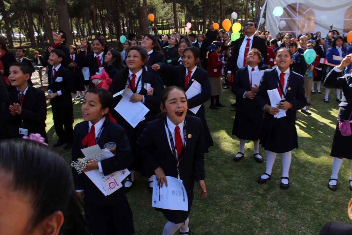 ParlamentoNinos's tweet photo. Después de comer los pequeños legisladores liberaron globos para despedirse del recinto legislativo
#ParlamentoInfantil2017
@Mx_Diputados https://t.co/0ZaEkMflCO