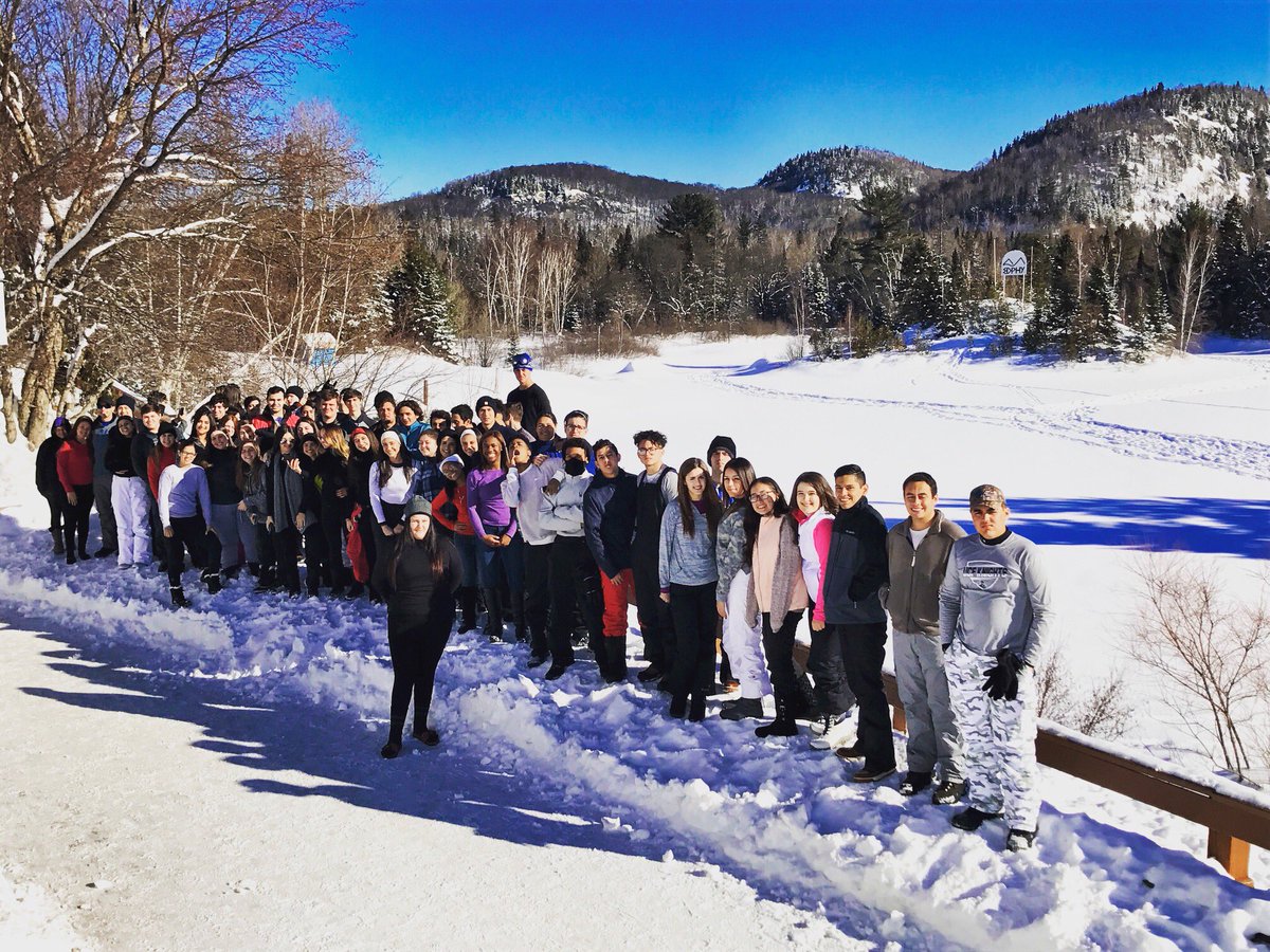 PaceSpartans's tweet photo. Happy Friday from Canada! #PaceSeniorTrip2017 #PaceActivities #PaceSpartans #PaceTradition https://t.co/a8cRQXHfHn