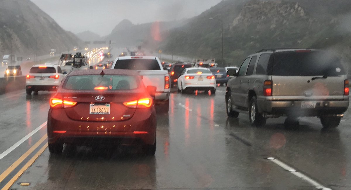 neighborshelpus's tweet photo. Hydroplaning is serious! Slow Down https://t.co/9ifulRyTTi