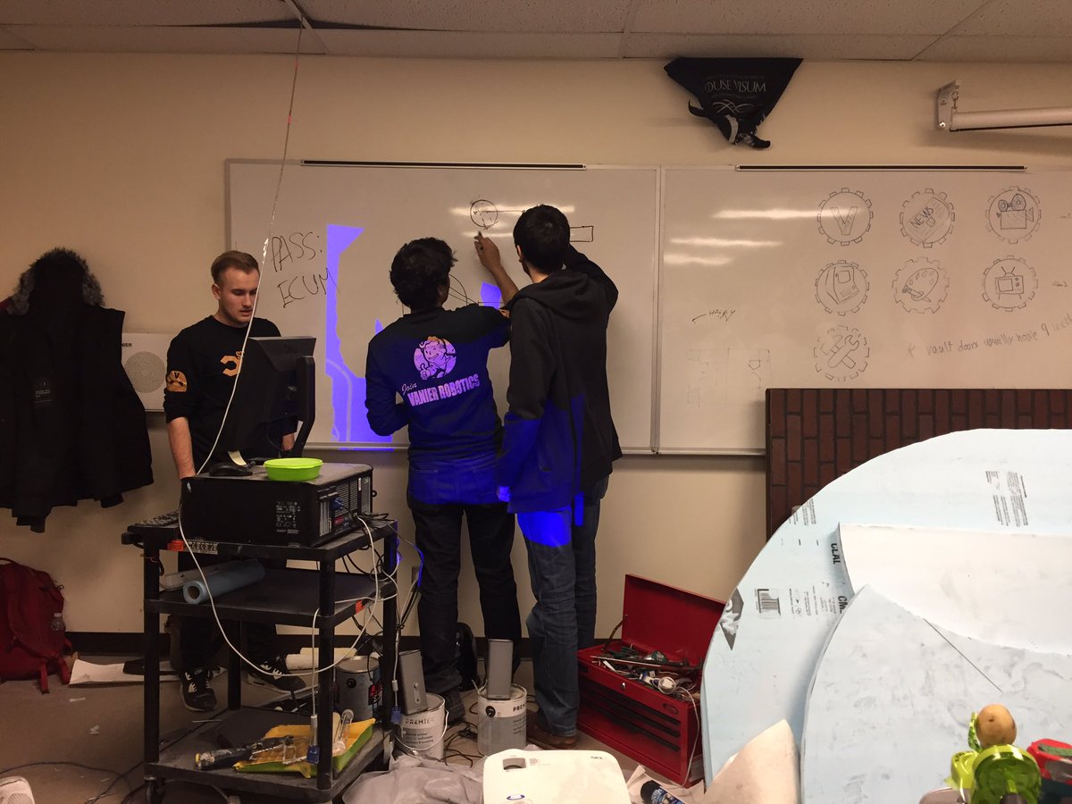 VanierRobotics's tweet image. Another all nighter this year? #typicalVanier