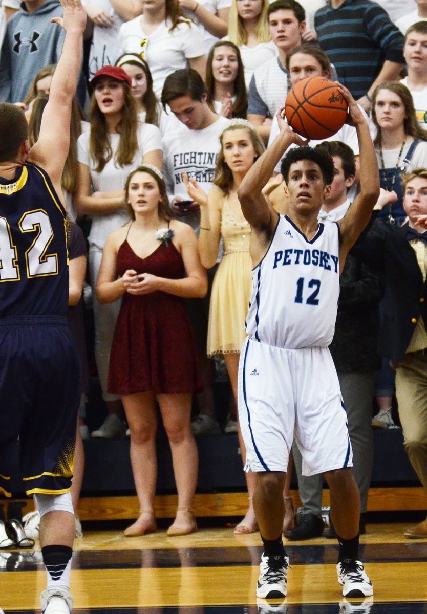 DrewKochanny's tweet photo. Collin Kingma playing the hero role once again for Petoskey in a big comeback win over Cadillac: https://t.co/yXBsqQTpbK https://t.co/G3SdIJEA6W