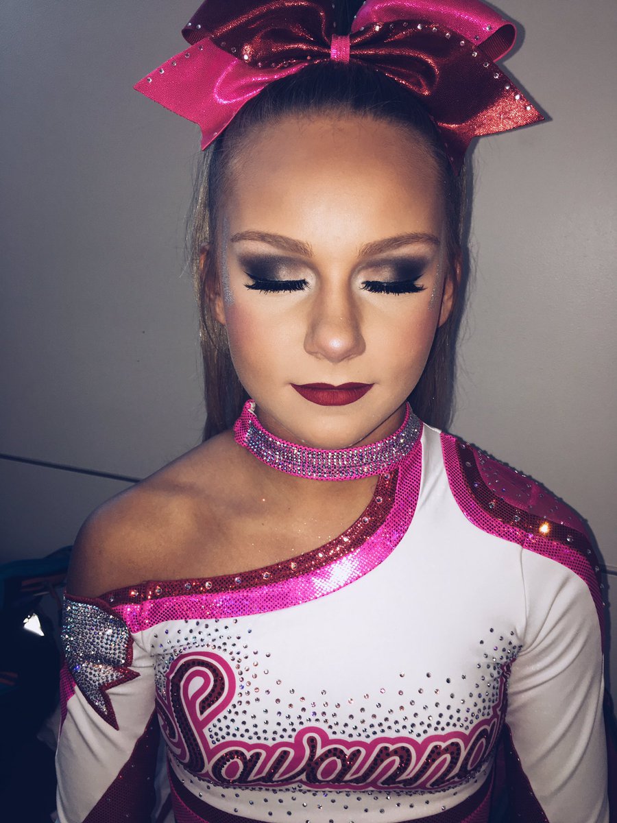 caroline_darbi's tweet photo. #votesavannahlace !!!!! https://t.co/wRbkWinzRA