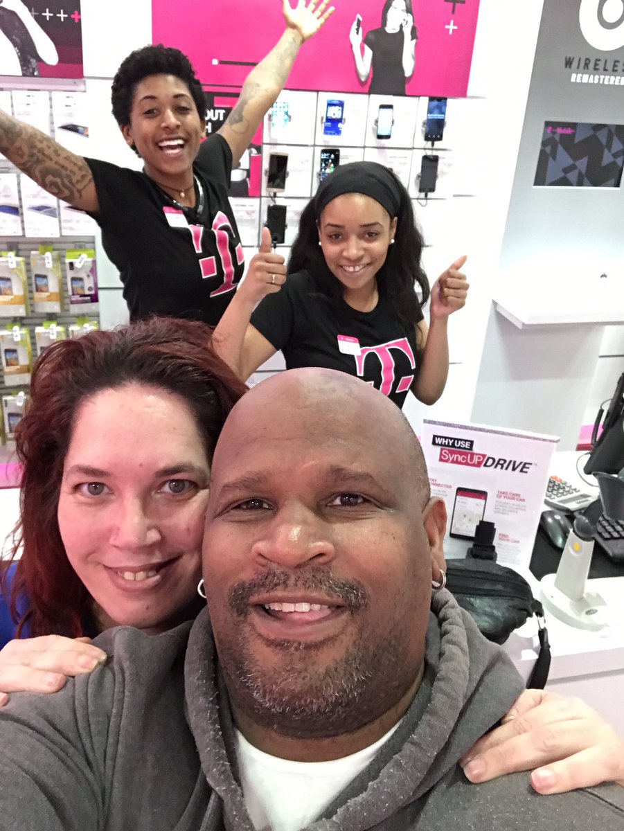 SHANISE_M1's tweet photo. Customers love us over here at the West Valley Mall T-Mobile! It's our GREAT attitude, TONS of effort and we're ALWAYS EXCITED!! #WeWontStop https://t.co/T1Quub0PrG