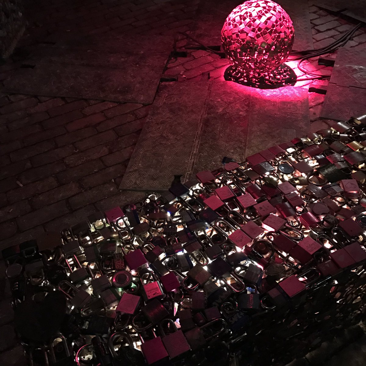 AlulaLighting's tweet photo. Celebrating #lightingdesign at #torontolightfest with #IALDToronto @IALD https://t.co/zxNkkJvUBV